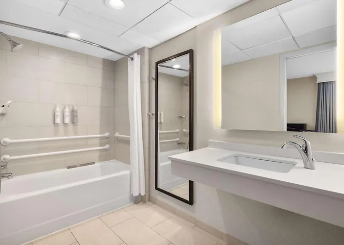 Отель Homewood By Hilton Chicago, Il 3*